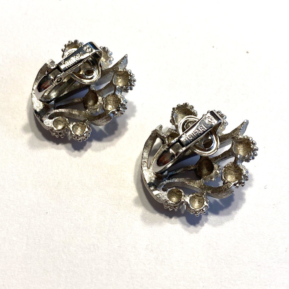 Crown Trifari Clip On Earrings Textured Dimensional Silver Rounds 80s Vintage - Picture 2 of 6